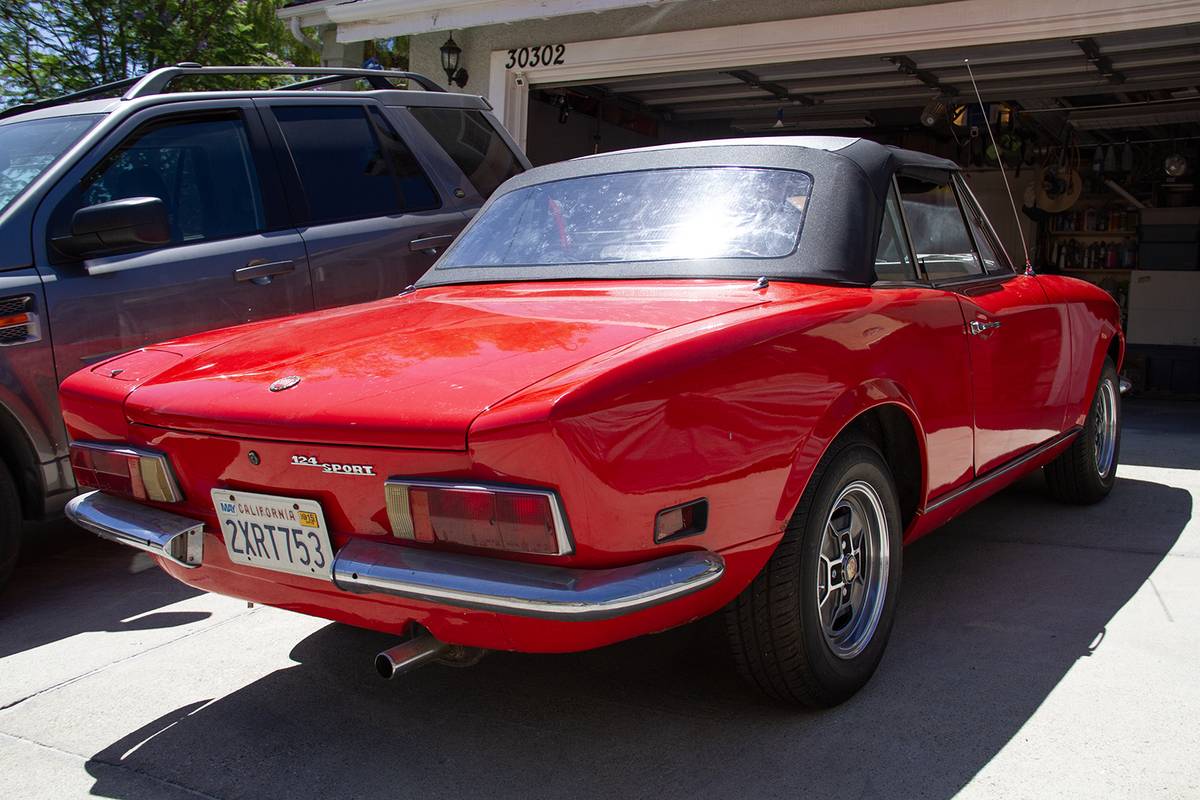 Fiat-124-spider-1971-red-3