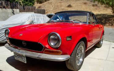 Fiat-124-spider-1971-red
