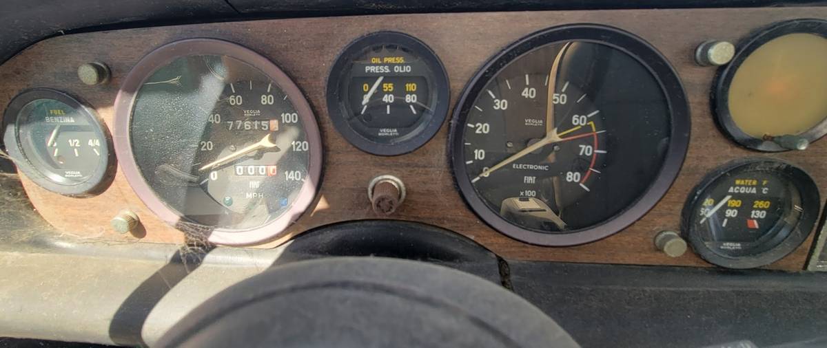 Fiat-124-spider-1973-17
