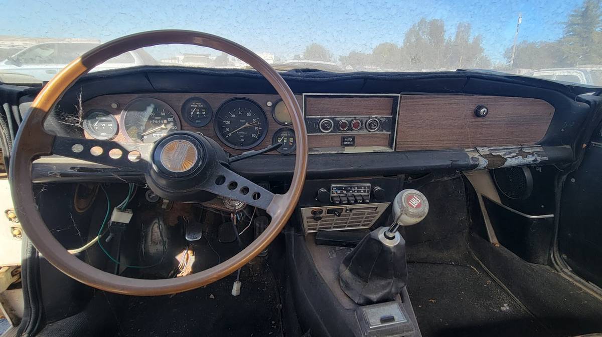 Fiat-124-spider-1973-18