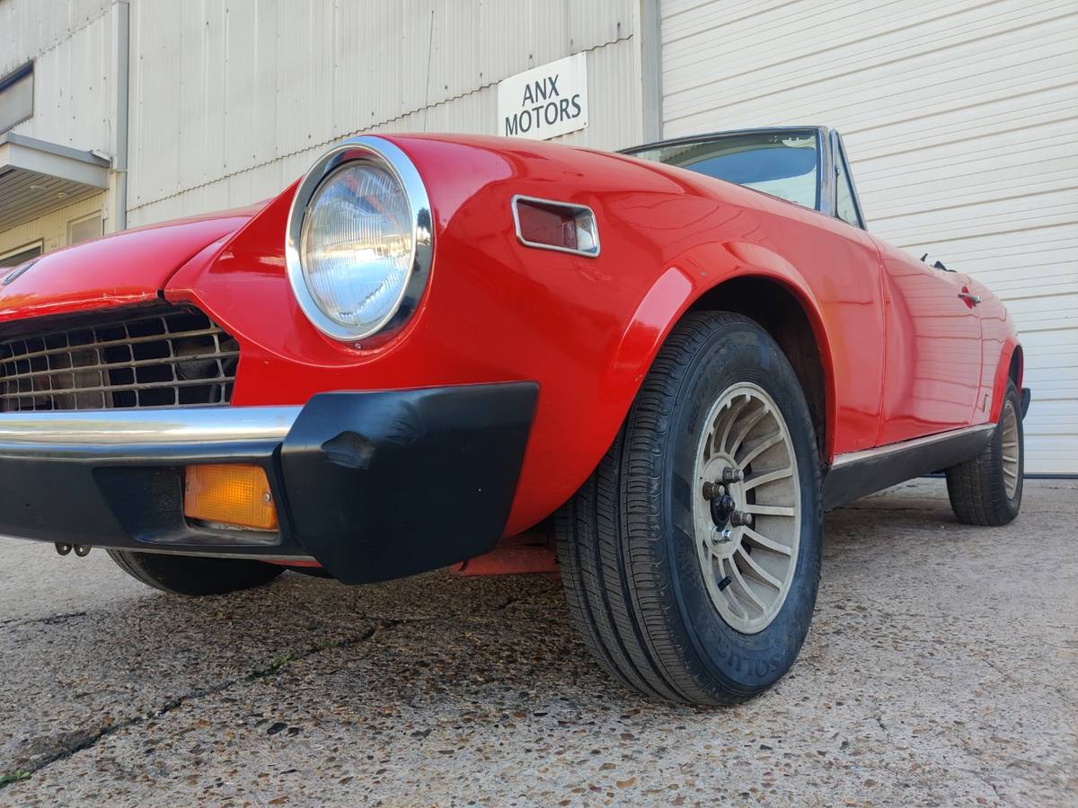 Fiat-124-spider-1976-17
