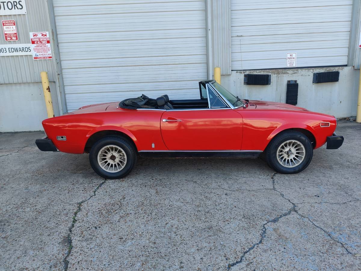 Fiat-124-spider-1976-2