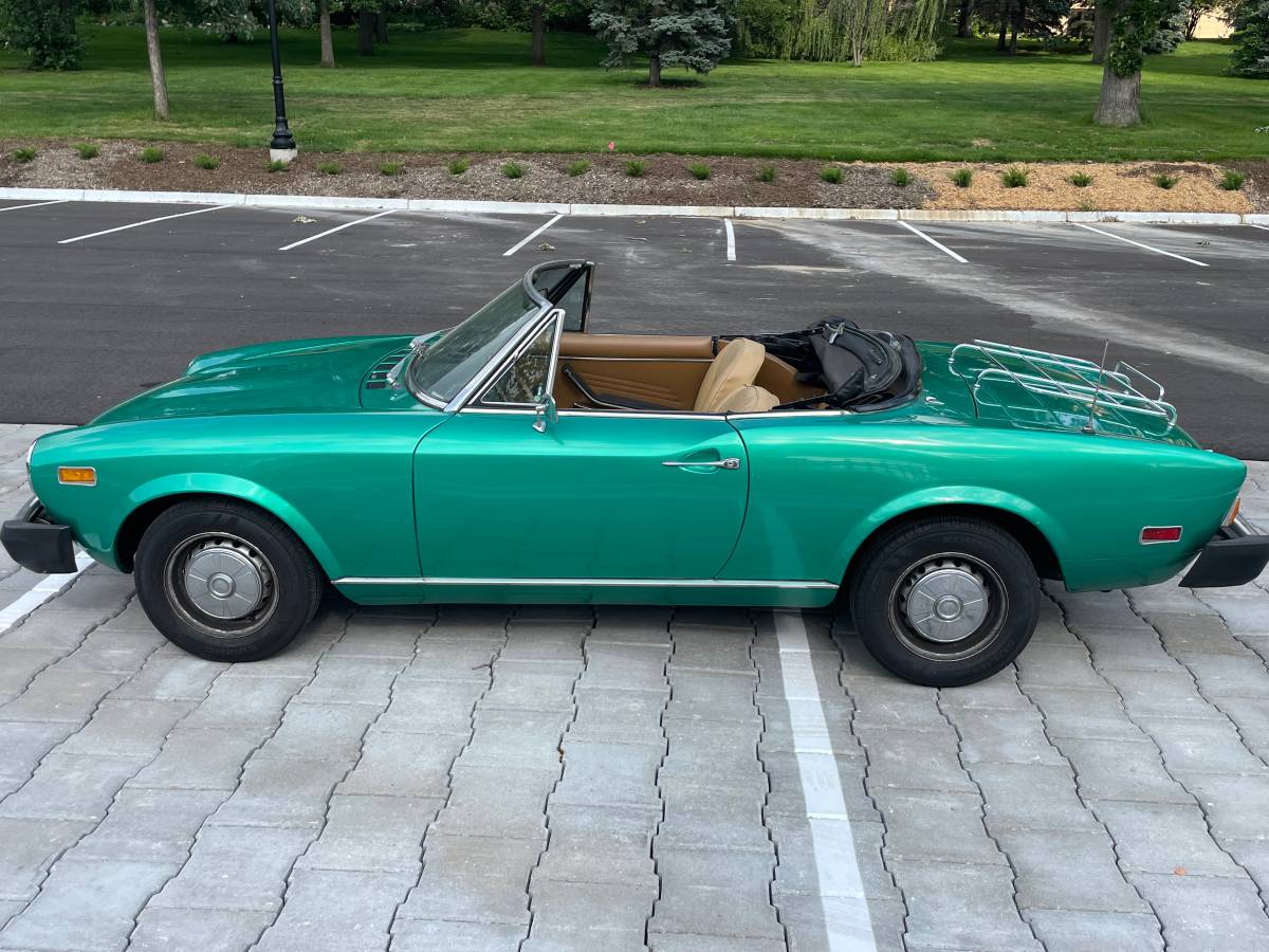Fiat-124-spider-1977-green-1