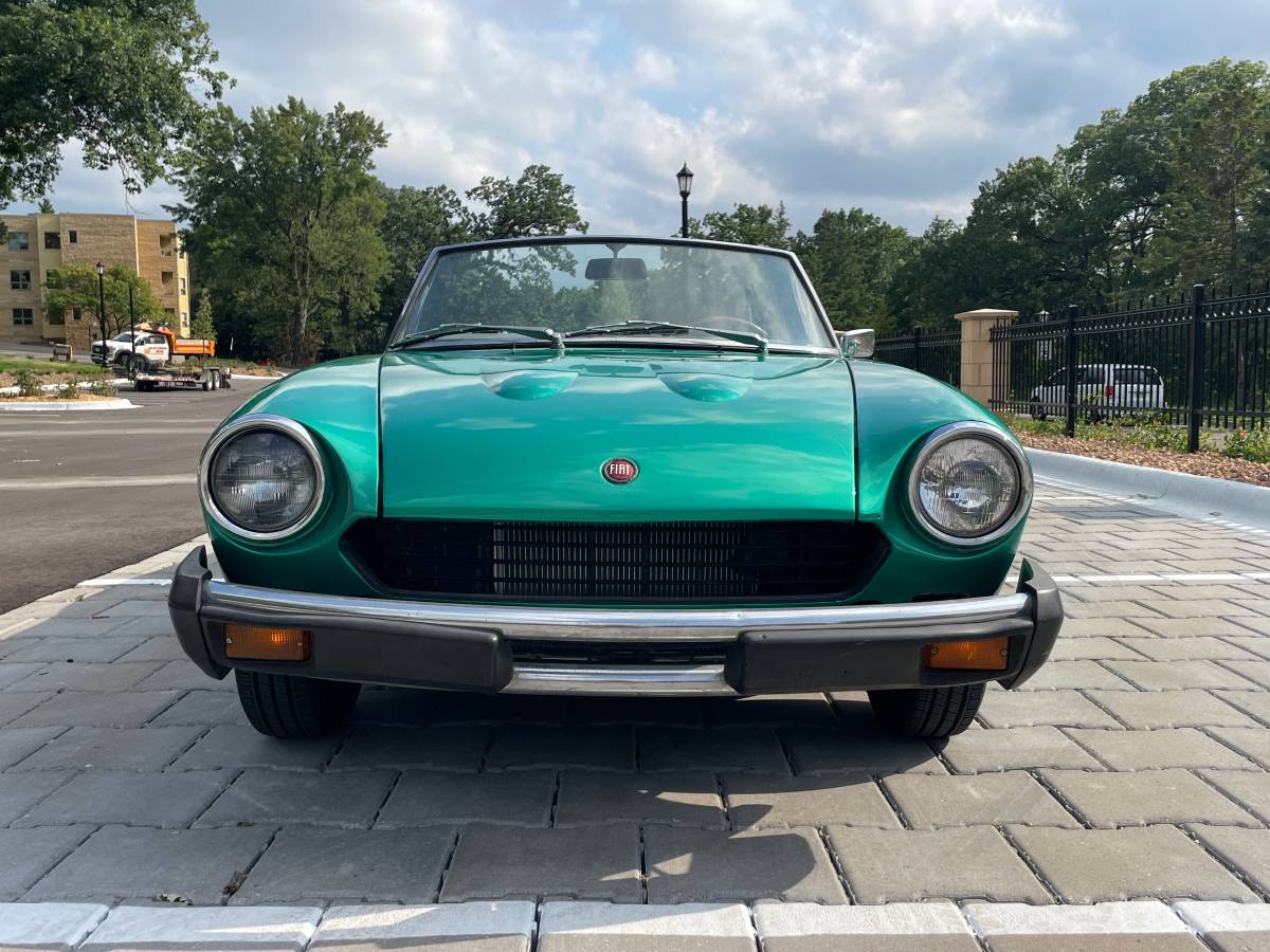 Fiat-124-spider-1977-green-10