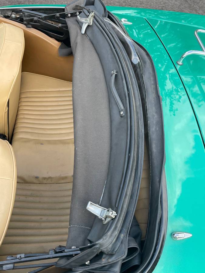 Fiat-124-spider-1977-green-14
