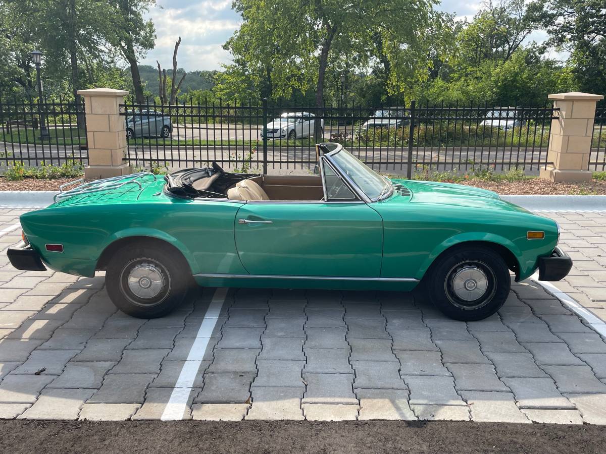 Fiat-124-spider-1977-green-6