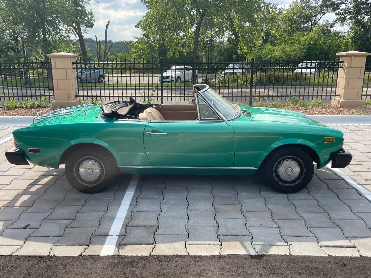 Fiat-124-spider-1977-green-7