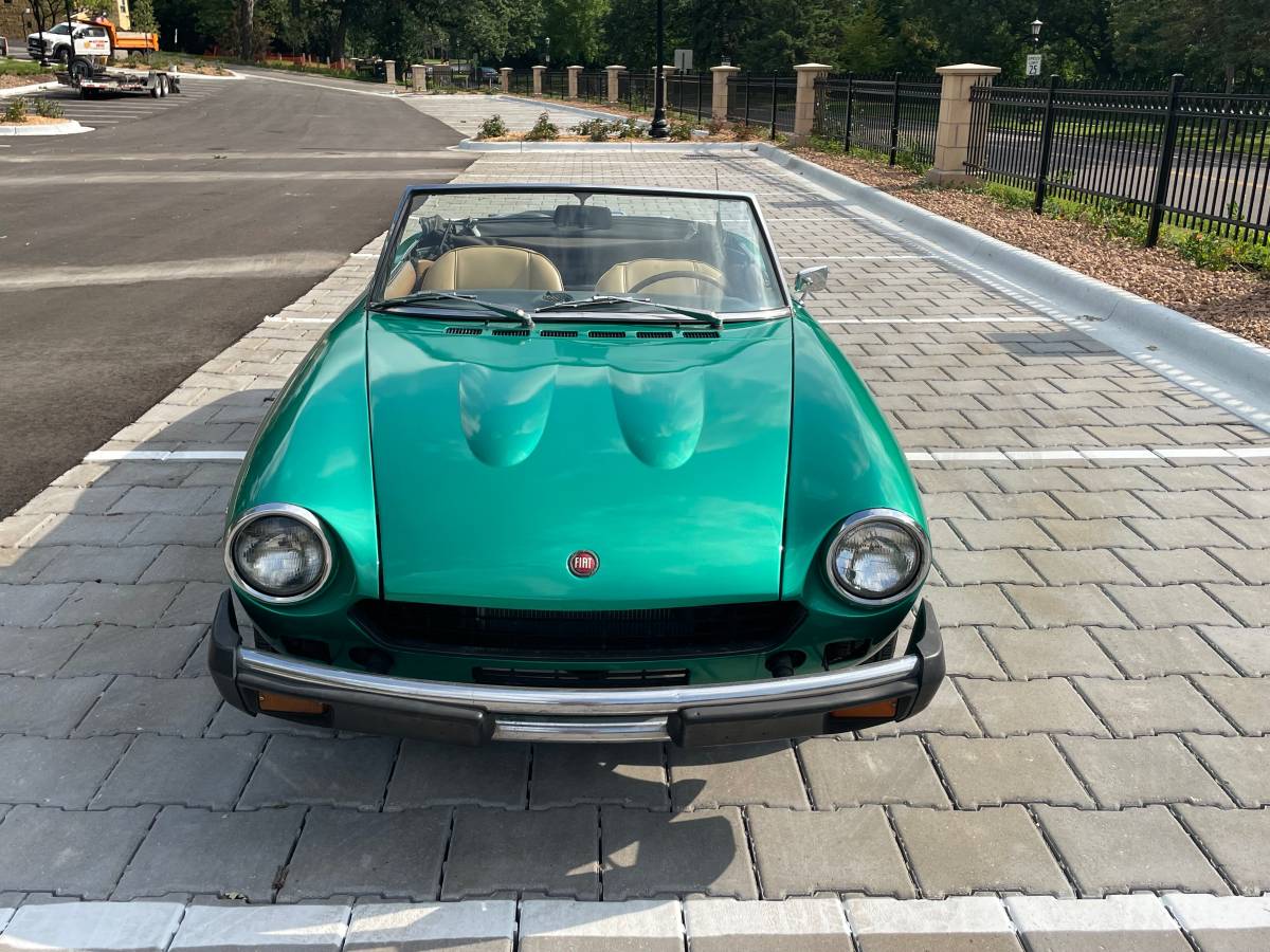 Fiat-124-spider-1977-green-9