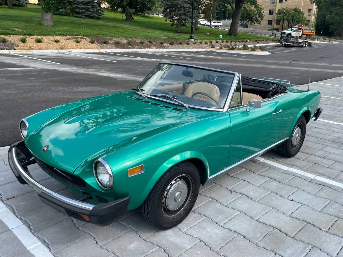 Fiat-124-spider-1977-green