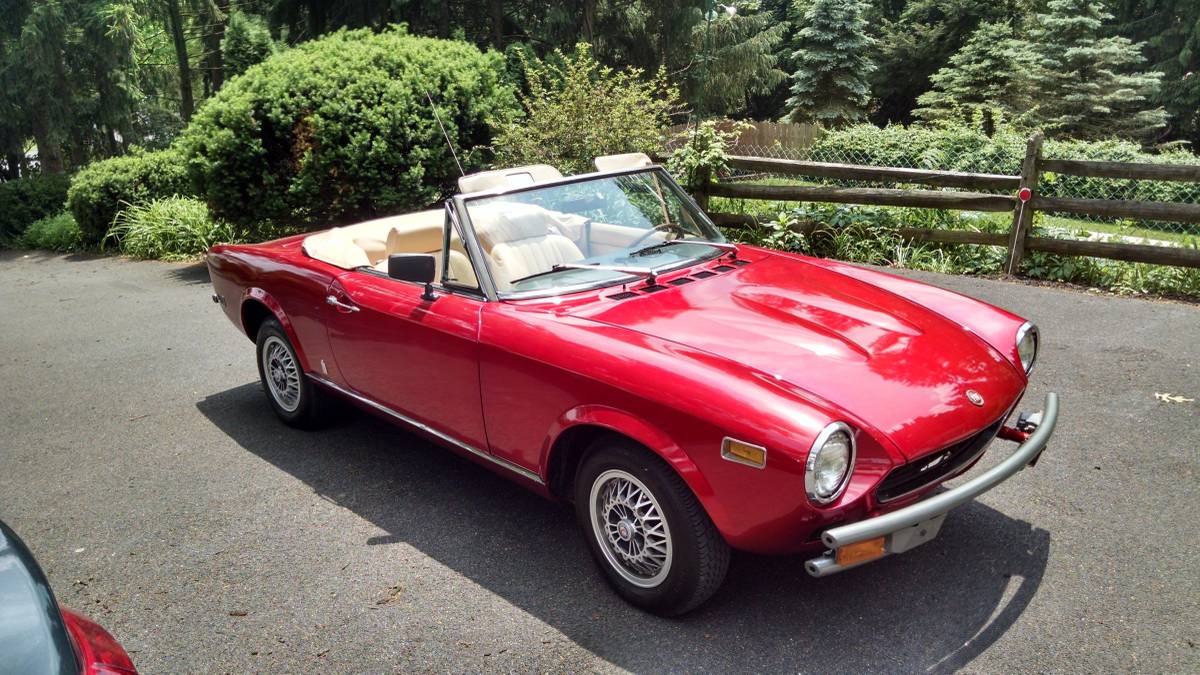 Fiat-124-spider-1978-custom-1