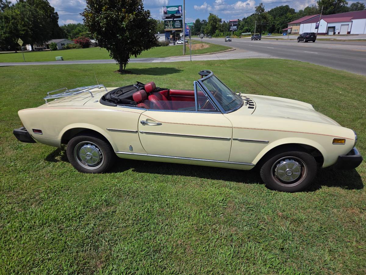 Fiat-124-spider-1978-custom-1