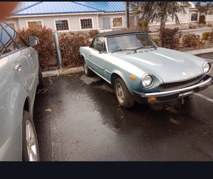 Fiat-124-spider-1981-blue-3