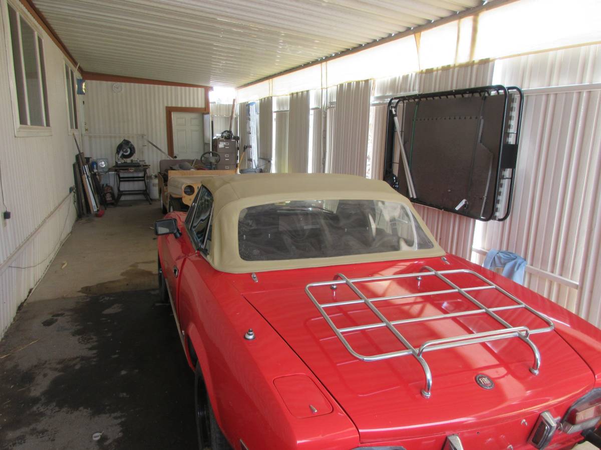 Fiat-124-sports-spiter-1980-red-12