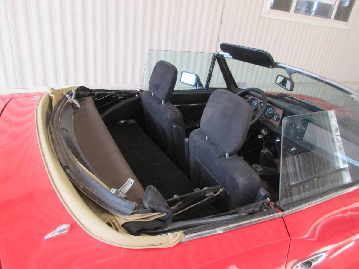 Fiat-124-sports-spiter-1980-red-14
