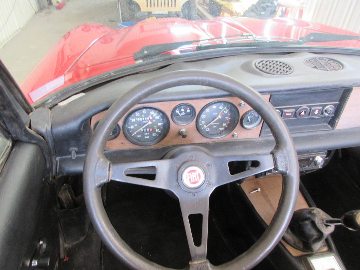 Fiat-124-sports-spiter-1980-red-15
