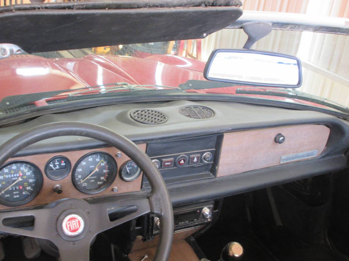 Fiat-124-sports-spiter-1980-red-16