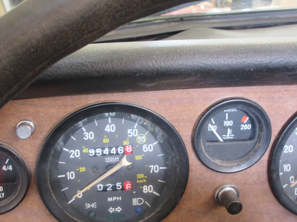 Fiat-124-sports-spiter-1980-red-5