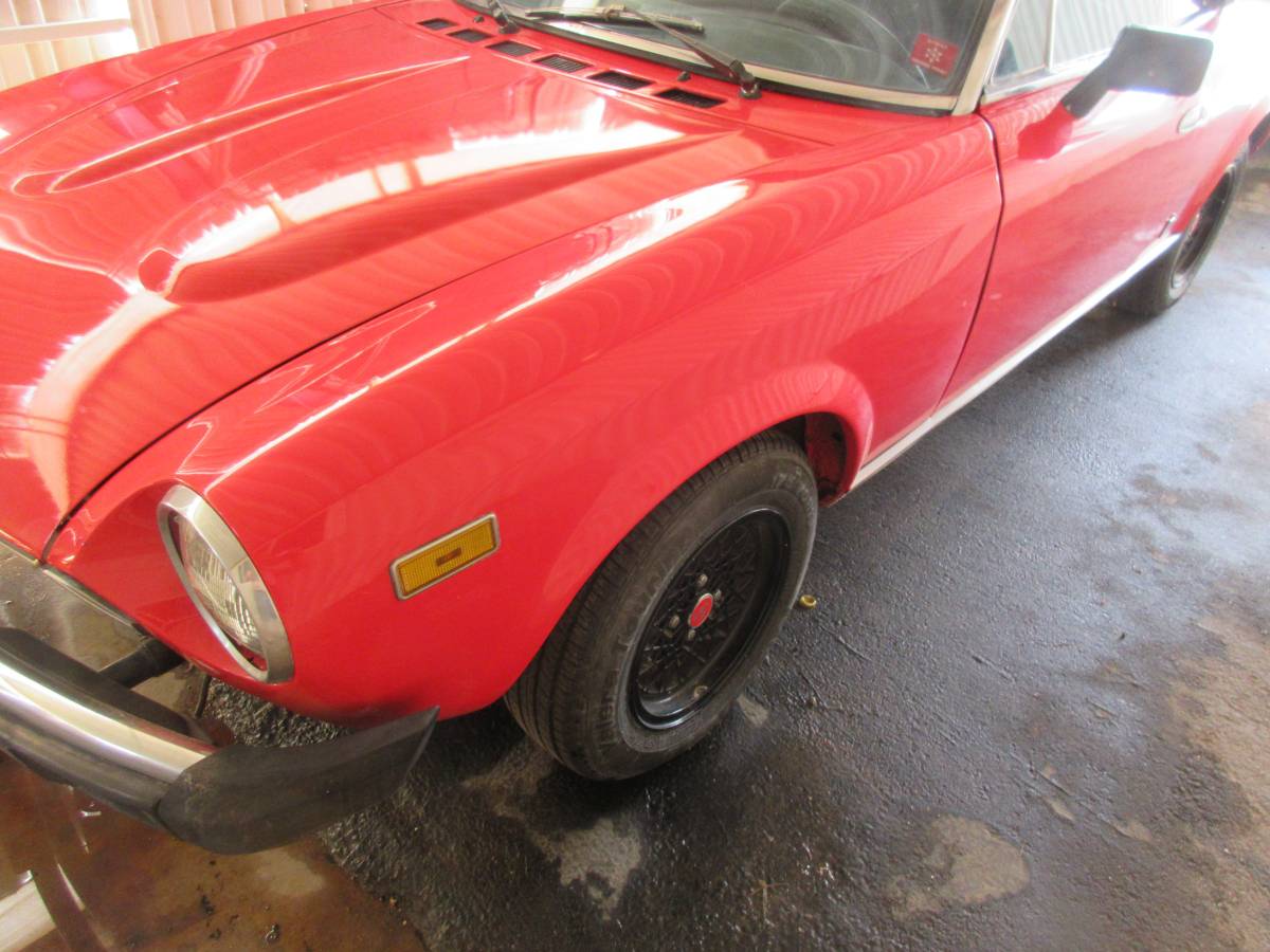 Fiat-124-sports-spiter-1980-red-7