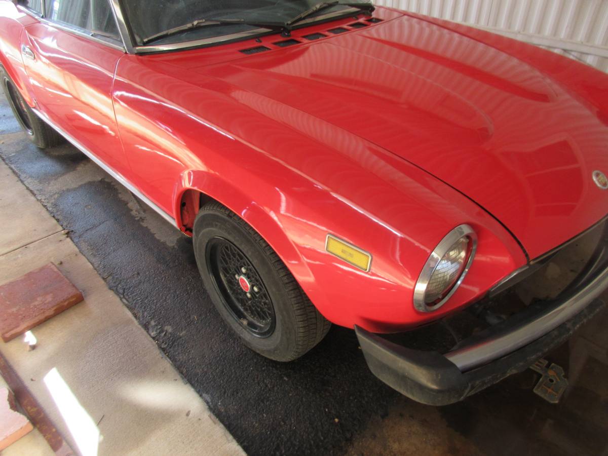 Fiat-124-sports-spiter-1980-red-8