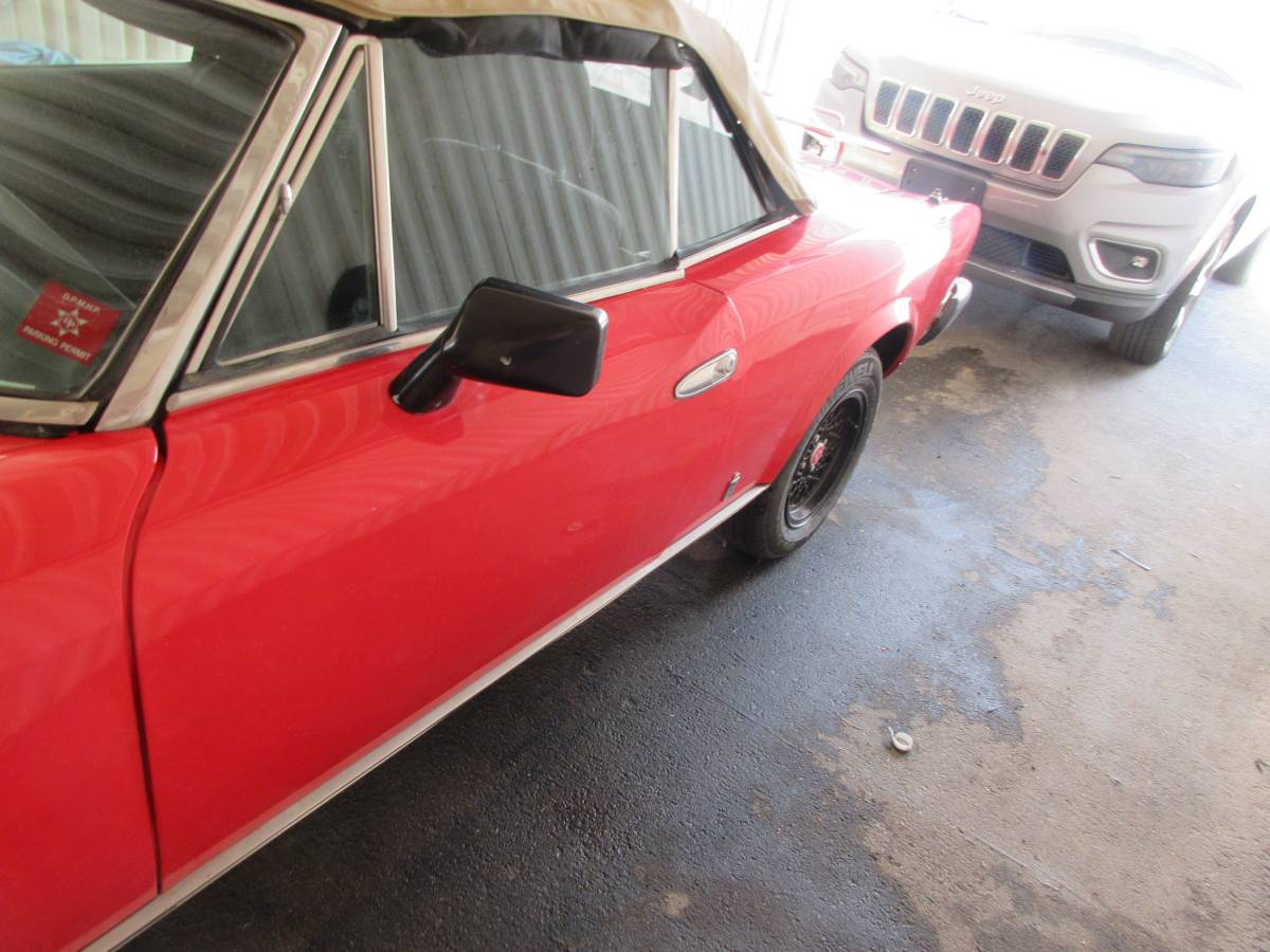 Fiat-124-sports-spiter-1980-red-9