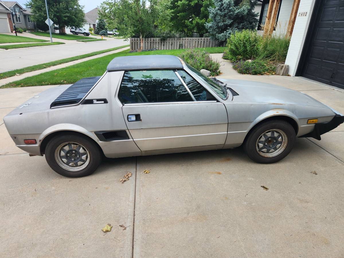 Fiat-1981-grey-4