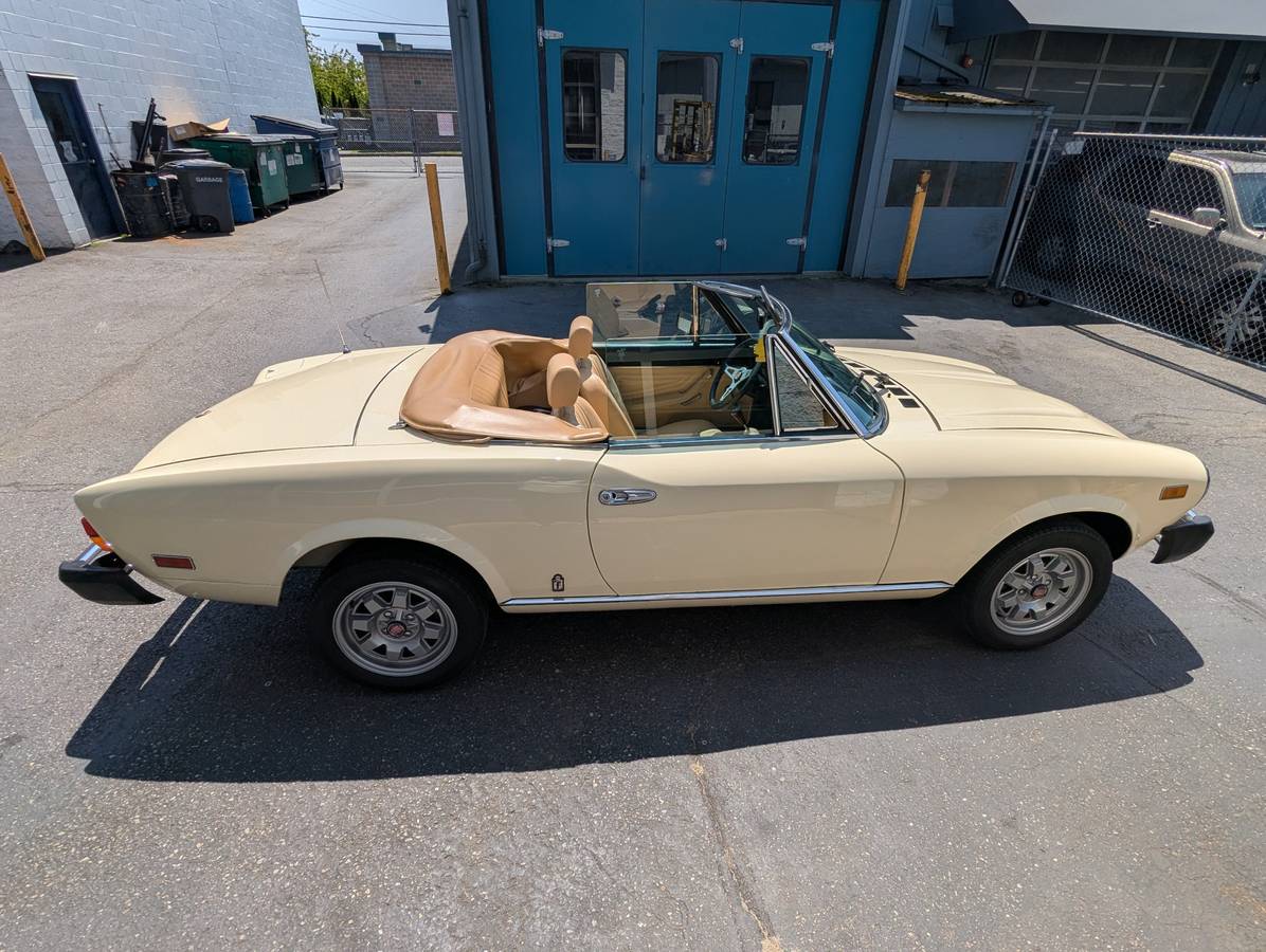 Fiat-2000-spider-1980-1