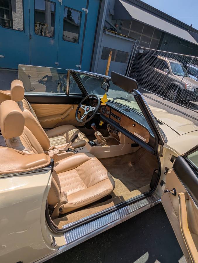 Fiat-2000-spider-1980-7