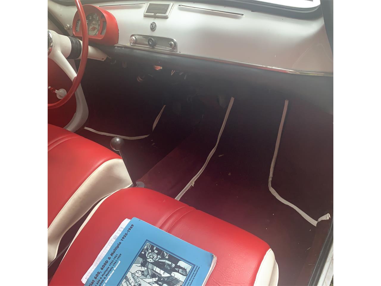 Fiat-600-1966-White-with-red-strip-Red-and-white-17