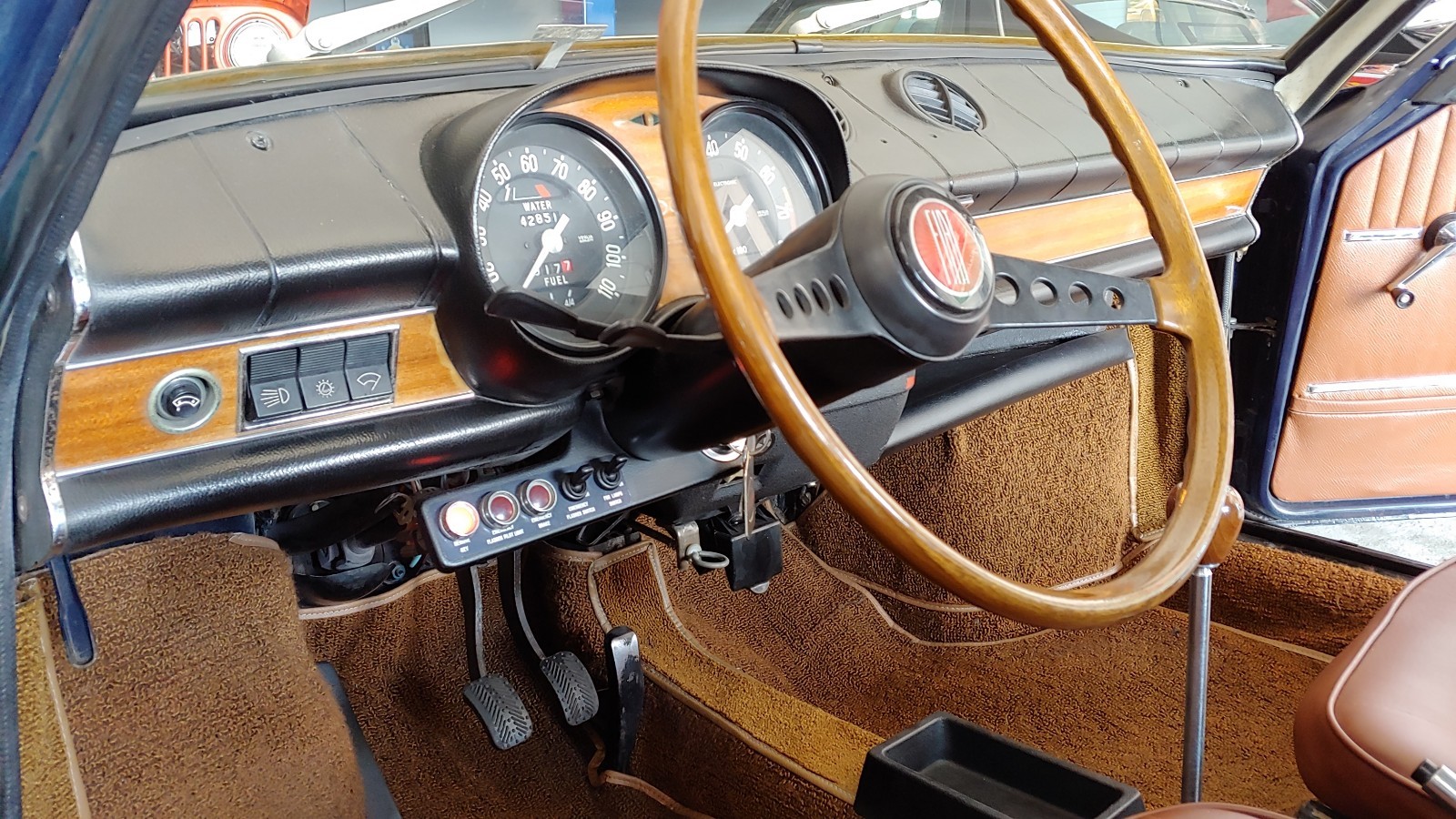 Fiat-850-Sport-Coupe-1971-Coupe-25