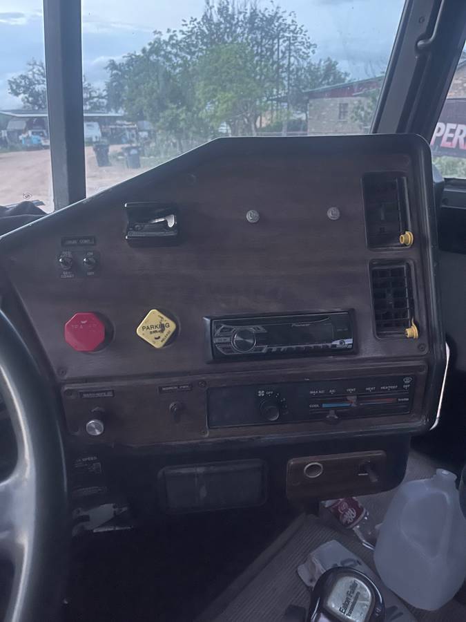 Fld120-freightliner-diesel-1995-white-2