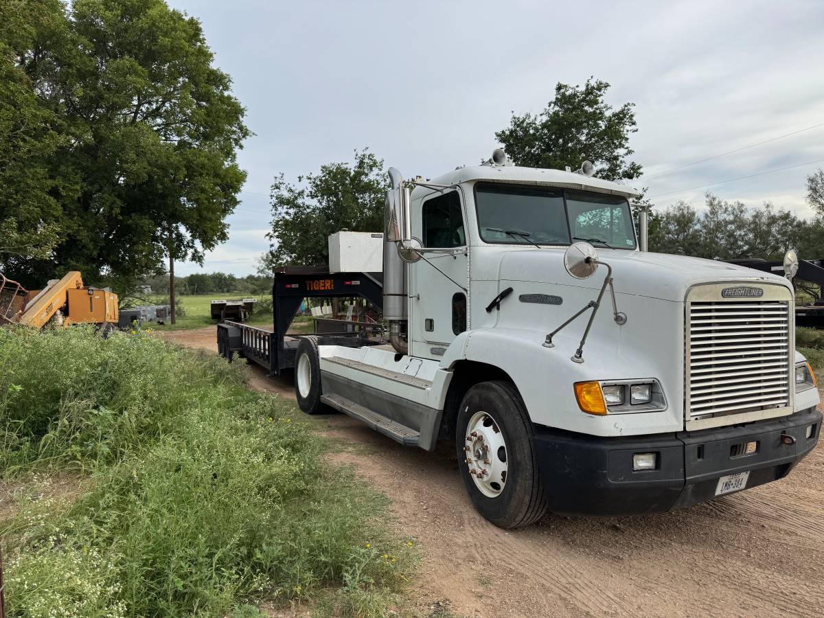 Fld120-freightliner-diesel-1995-white-5