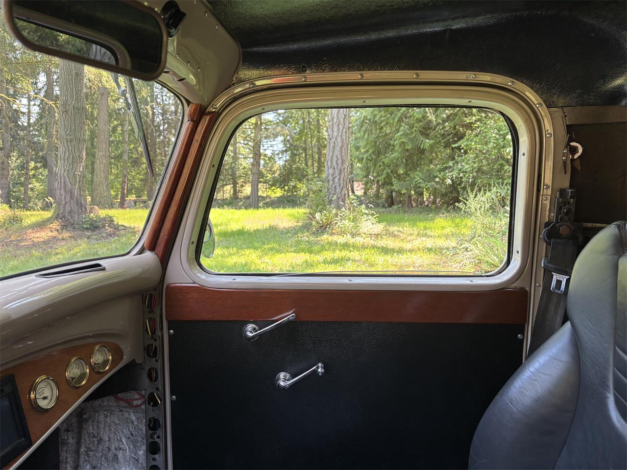 Ford-1-12-ton-pickup-1935-Beige-BeigeWoodBlack-25
