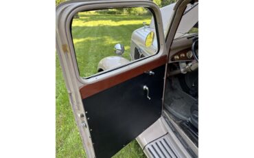 Ford-1-12-ton-pickup-1935-Beige-BeigeWoodBlack-28