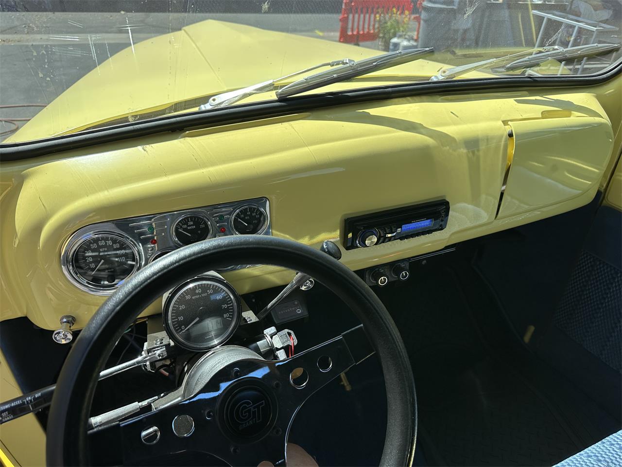 Ford-1-12-ton-pickup-1948-Yellow-Blue-1