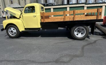 Ford-1-12-ton-pickup-1948-Yellow-Blue-10