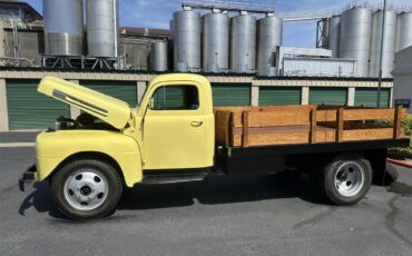 Ford-1-12-ton-pickup-1948-Yellow-Blue-11