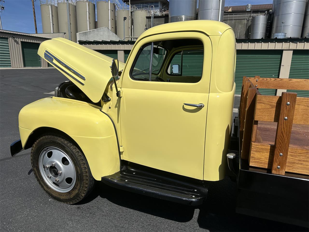 Ford-1-12-ton-pickup-1948-Yellow-Blue-12