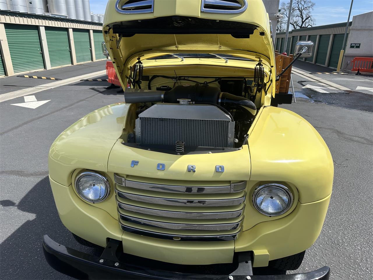 Ford-1-12-ton-pickup-1948-Yellow-Blue-13