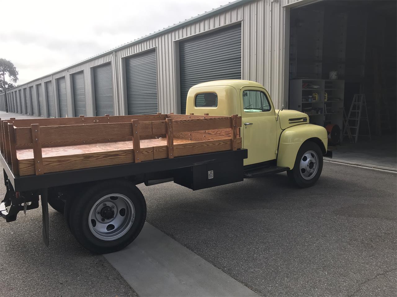 Ford-1-12-ton-pickup-1948-Yellow-Blue-14