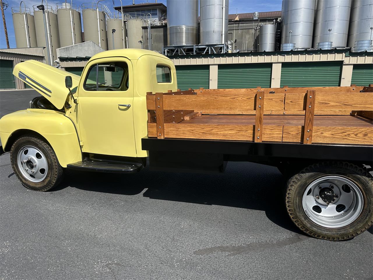 Ford-1-12-ton-pickup-1948-Yellow-Blue-15