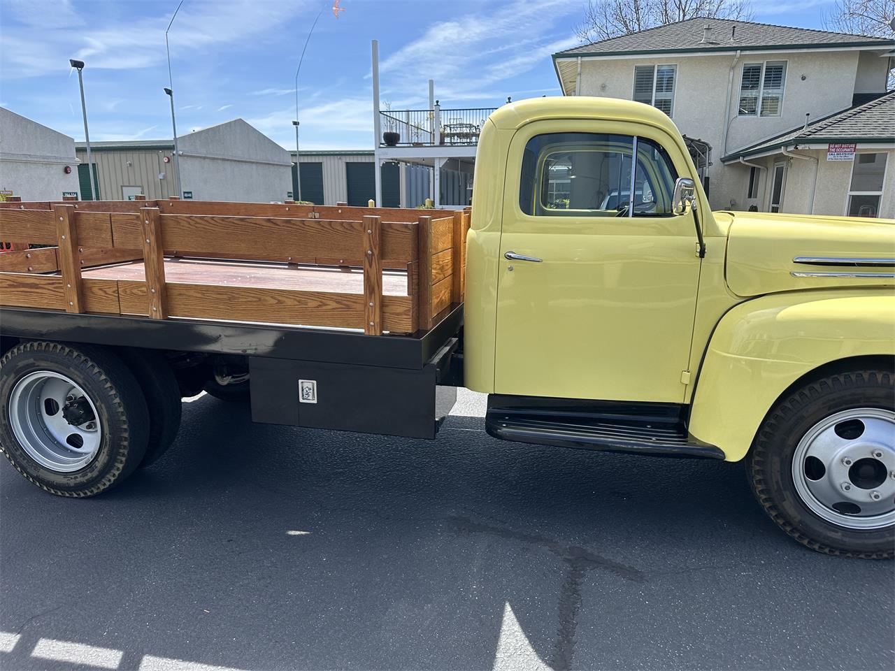 Ford-1-12-ton-pickup-1948-Yellow-Blue-17