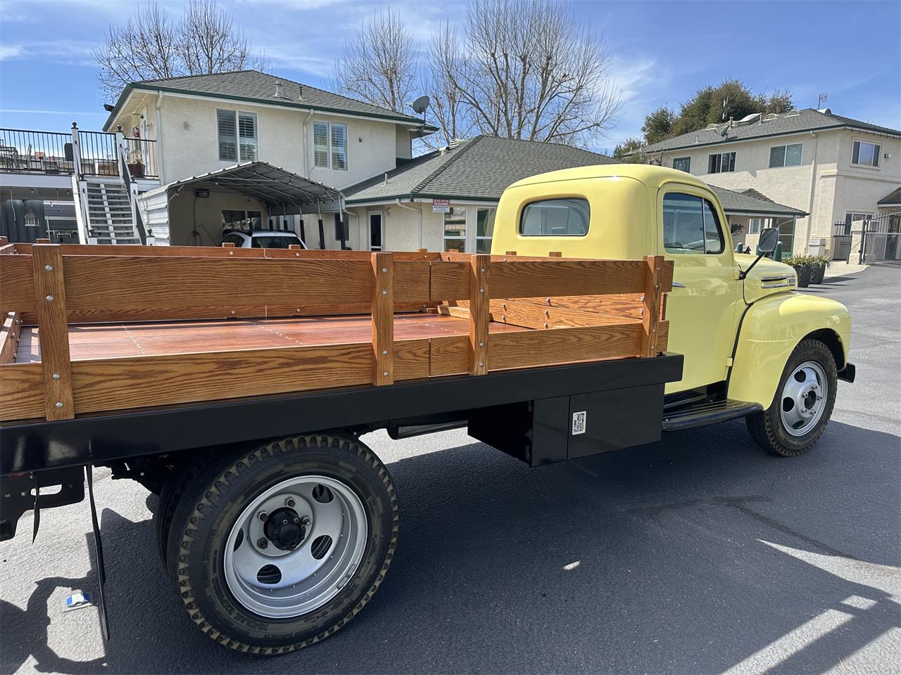 Ford-1-12-ton-pickup-1948-Yellow-Blue-18