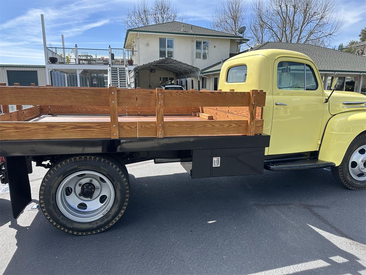 Ford-1-12-ton-pickup-1948-Yellow-Blue-19