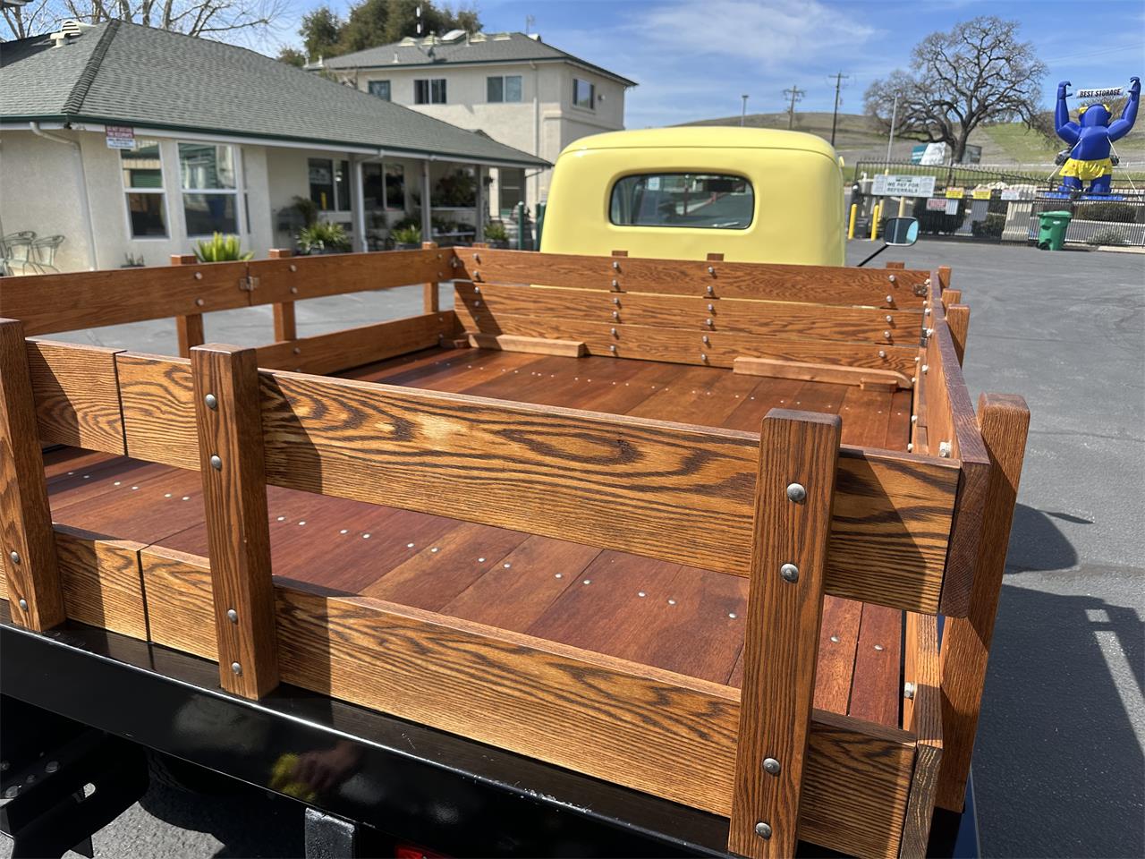 Ford-1-12-ton-pickup-1948-Yellow-Blue-20