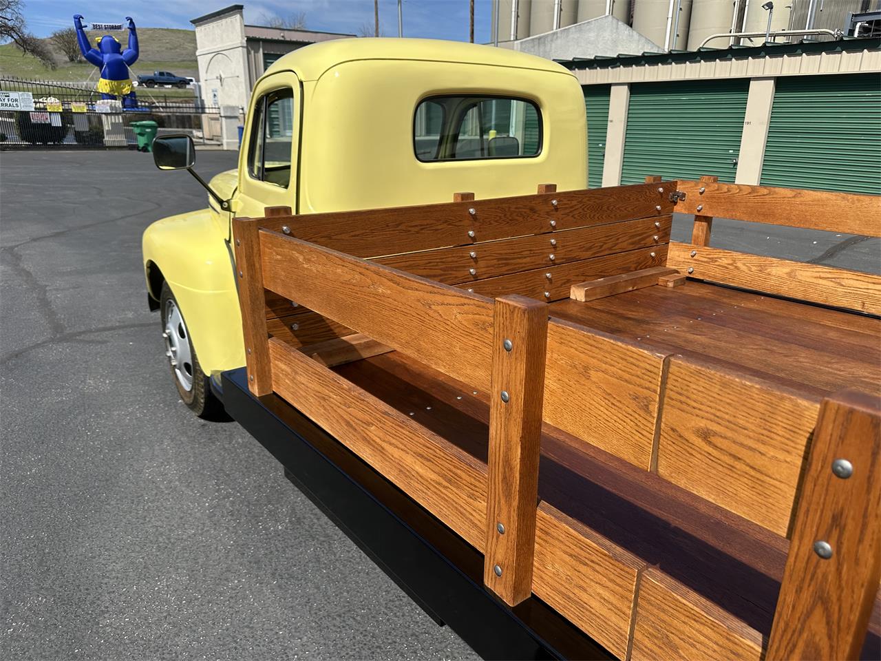 Ford-1-12-ton-pickup-1948-Yellow-Blue-24