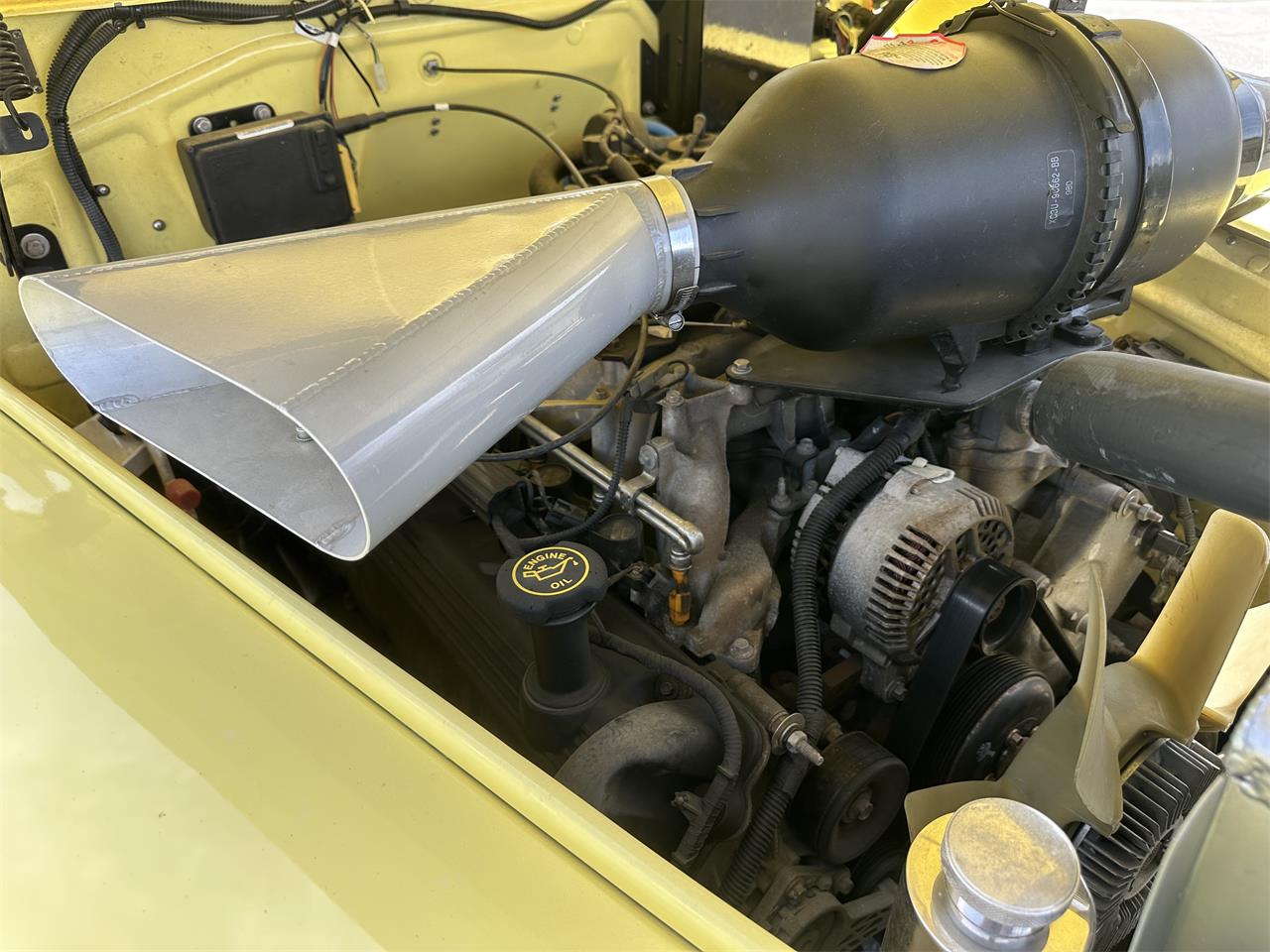 Ford-1-12-ton-pickup-1948-Yellow-Blue-26