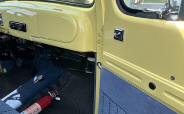 Ford-1-12-ton-pickup-1948-Yellow-Blue-29