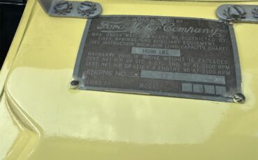 Ford-1-12-ton-pickup-1948-Yellow-Blue-30