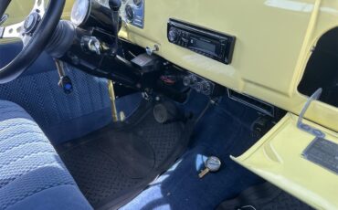 Ford-1-12-ton-pickup-1948-Yellow-Blue-31