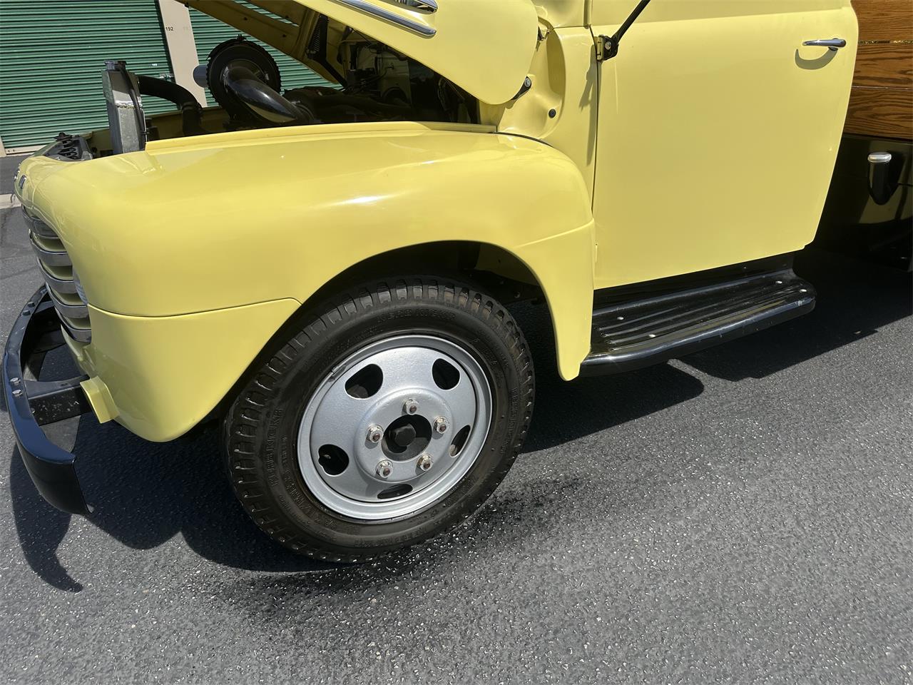 Ford-1-12-ton-pickup-1948-Yellow-Blue-32